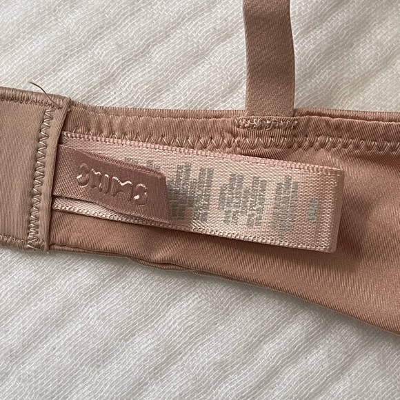 SKIMS Wireless Form T-Shirt Demi Bra - Picture 6 of 9